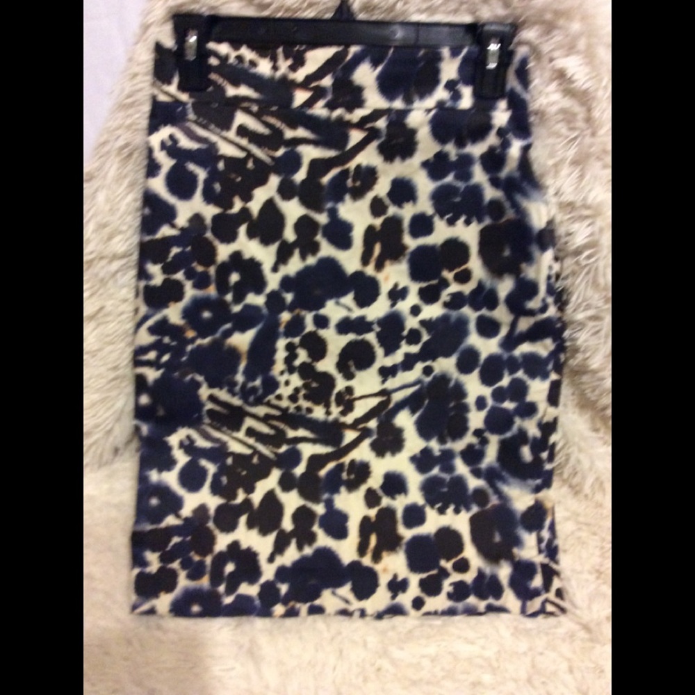 Anne Taylor Form fitting animals print pencil skirt